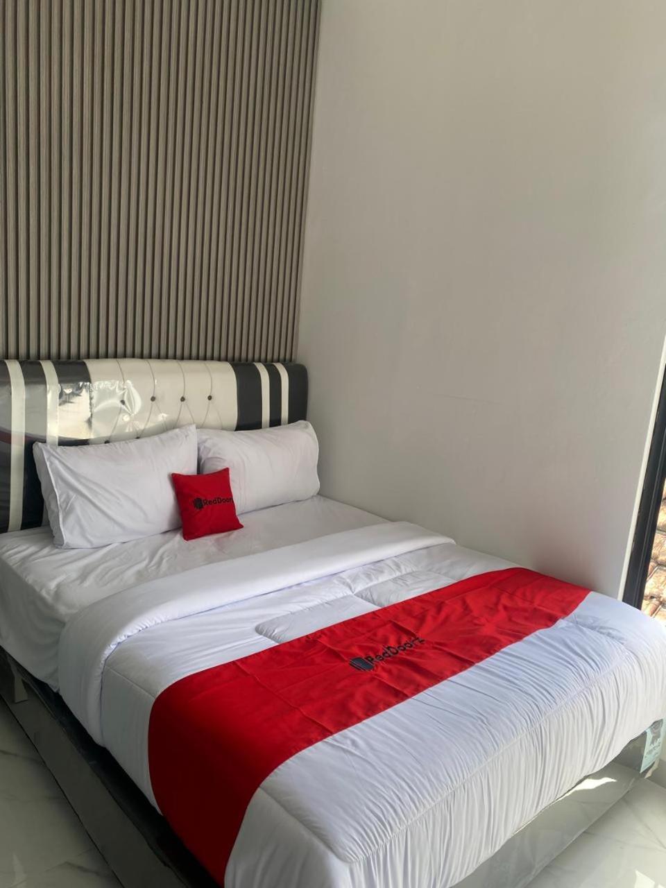 Reddoorz Syariah At Jl Pangeran Hidayatullah Cianjur Hotell Eksteriør bilde
